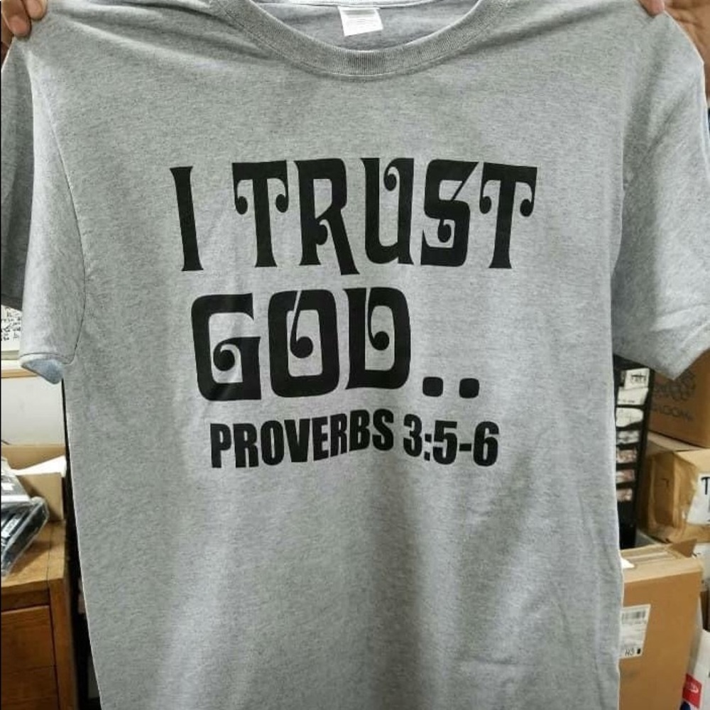 UNISEX SHIRT “I TRUST God” short sleeve heather